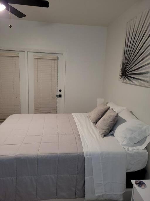 South Charlotte'S Cozy & Modern Διαμέρισμα Εξωτερικό φωτογραφία